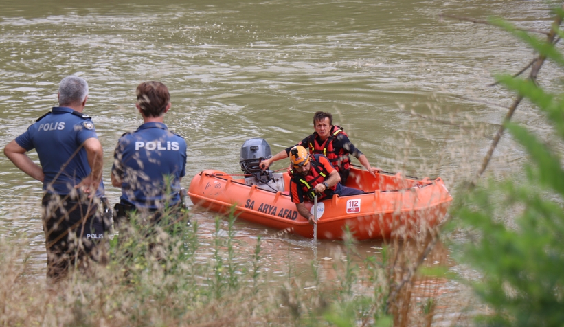 22 yaşındaki genç Sakarya Nehri'nde kayboldu