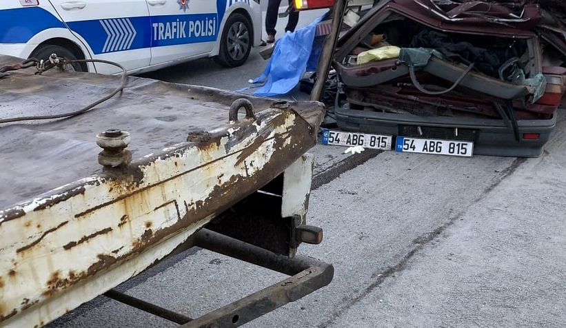 23-yasindaki-genc-kagit-gibi-ezilen-otomobilde-olduvhzksgfdb2