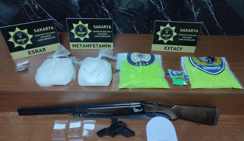 24-kilo-uyusturucu-boyle-yakalandidwnewfy4bu