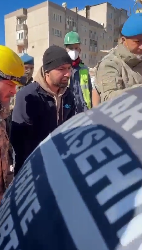 248'inci saatte enkazdan sağ çıkarıldı