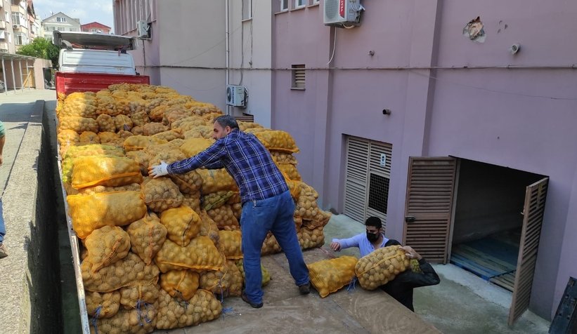 26-ton-patates-akyazi-ya-ulasti-ihtiyac-sahiplerine-dagitilacakrze0yk5fzk