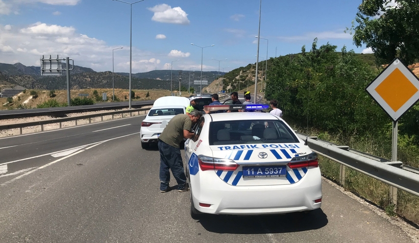3-aracin-karistigi-zincirleme-kazada-5-kisi-yaralandiaghobkk1zn