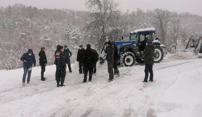 3 sağlık çalışanı yayla yolunda mahsur kaldı