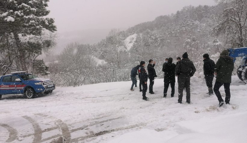 3 sağlık çalışanı yayla yolunda mahsur kaldı