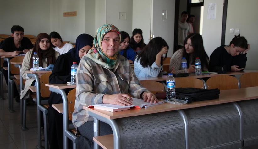 30 yıllık evli Yığın Çifti üniversite hayalini gerçekleştirdi