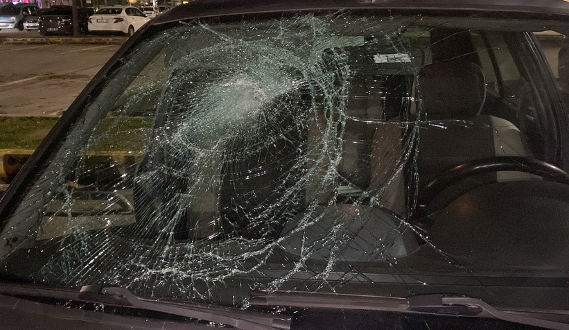 35 aracın camları kırıldı