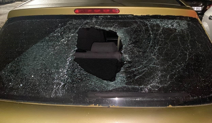 35 aracın camları kırıldı