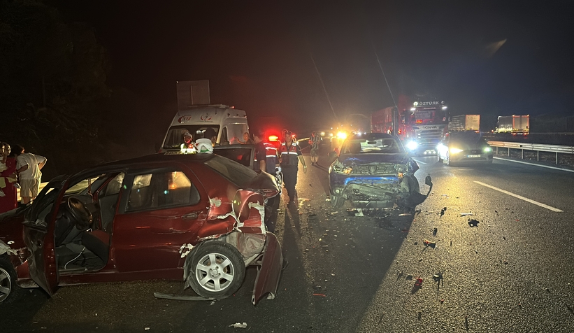 4 aracın karıştığı zincirleme kazada 6 kişi yaralandı