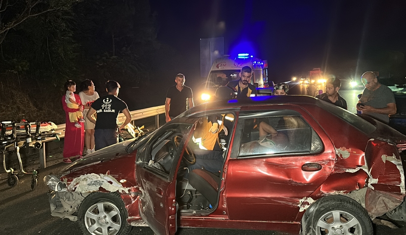 4 aracın karıştığı zincirleme kazada 6 kişi yaralandı