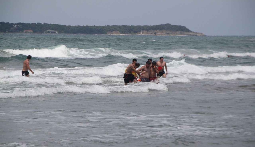 4 arkadaş boğulma tehlikesi geçirdi, biri yaşam savaşı veriyor