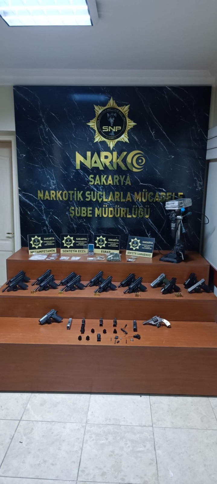 4 ilçeye operasyon: 4 gözaltı