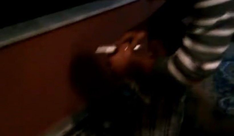 4 yaşındaki yeğeninin eline silah vererek ateş ettirdi