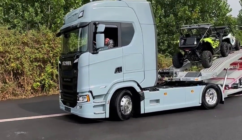 4 yaşındaki Zayn bu kez tır kullandı