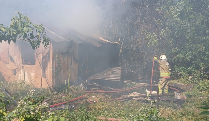 40 yıldır beslediği güvercinleri yangında telef oldu