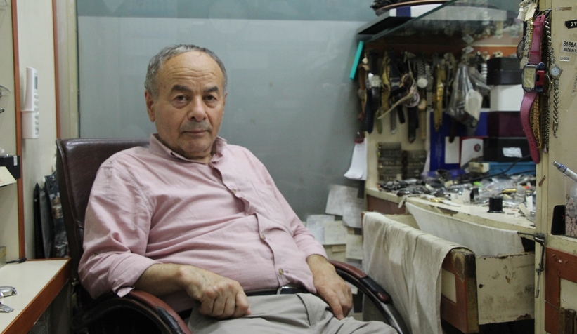 43 yıldır tarihe tanıklık etmiş saatleri tamir ediyor