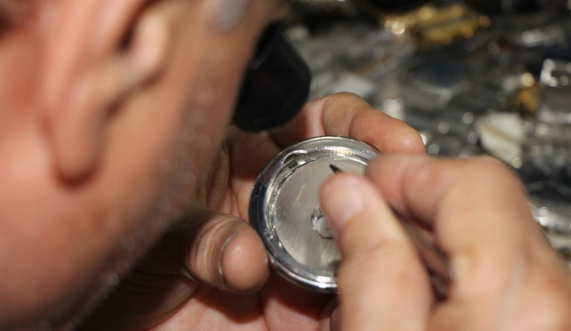 43 yıldır tarihe tanıklık etmiş saatleri tamir ediyor