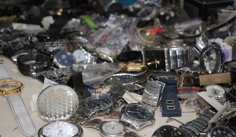 43 yıldır tarihe tanıklık etmiş saatleri tamir ediyor