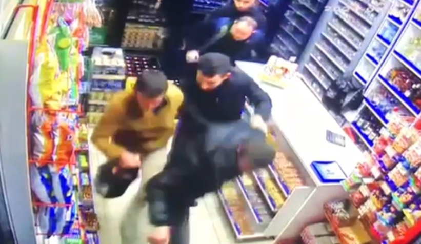 4,9’luk depremin yaşattığı panik güvenlik kamerasında