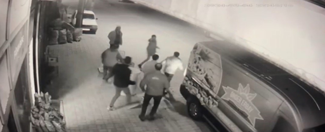 4,9’luk depremin yaşattığı panik güvenlik kamerasında