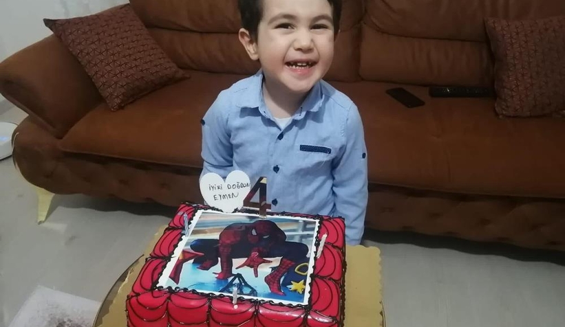 5'inci kattan düşen çocuk öldü