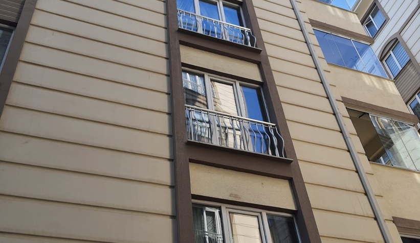 5'inci kattan düşen çocuk öldü