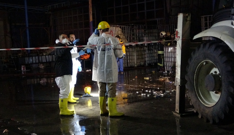 5 iş yerinin küle döndüğü yangında 1 kişi öldü