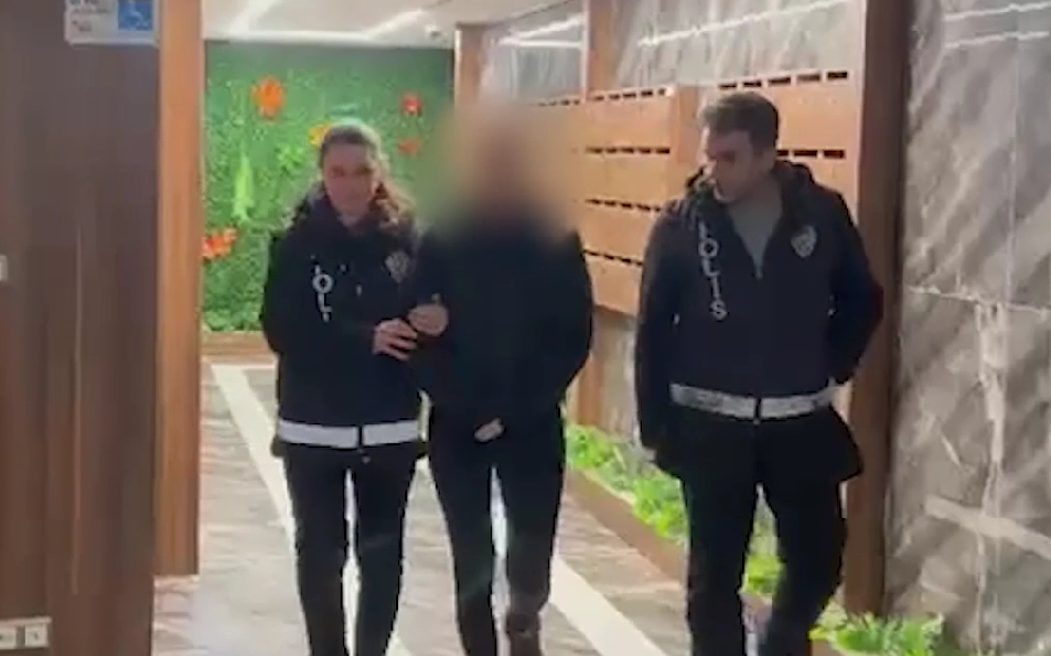 5 kat kar vaadiyle vurgun yapan şüpheliler adliyede