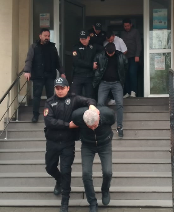 5-kisi-hayatini-kaybetmisti-kanli-catismanin-suphelileri-adliyeye-sevk-edildim1jtt0rmrx