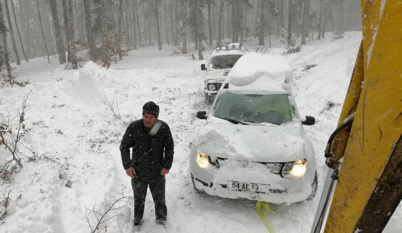 Pamukova'da yaylada mahsur kalan 8 kişi kurtarıldı