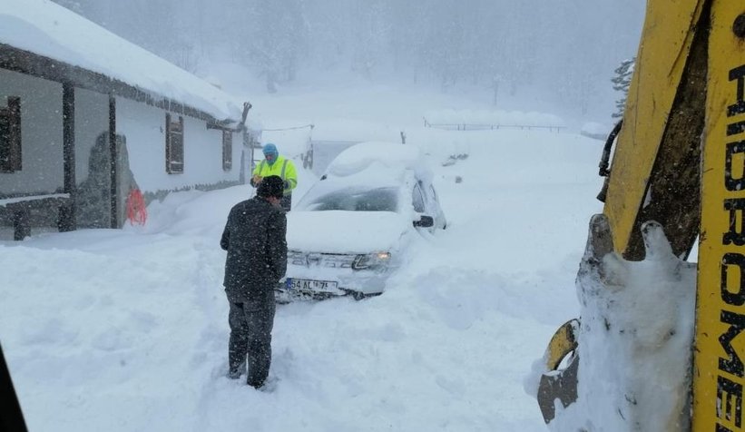 Pamukova'da yaylada mahsur kalan 8 kişi kurtarıldı