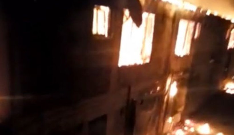 50 binlik kümes alev alev yandı