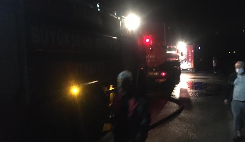 50 binlik kümes alev alev yandı