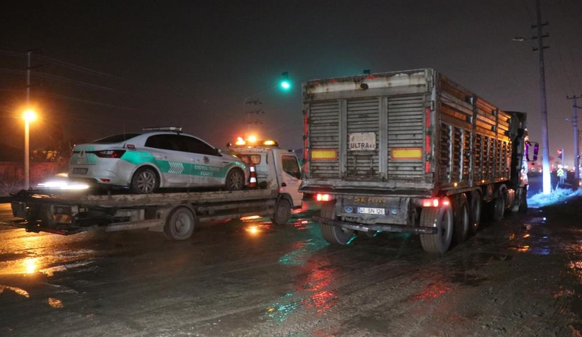 50 km kaçan tır sürücüsü lastiklerine ateş açılarak durduruldu