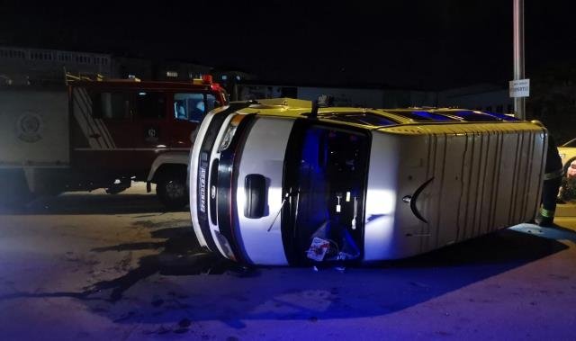 54 plakalı minibüs kaza yaptı: 6 yaralı