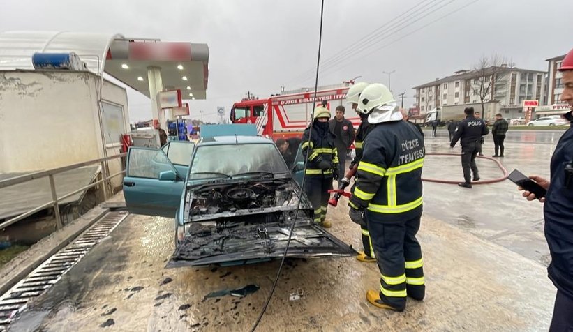  54 plakalı otomobil benzin istasyonunda yandı