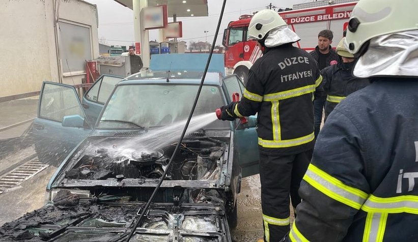  54 plakalı otomobil benzin istasyonunda yandı