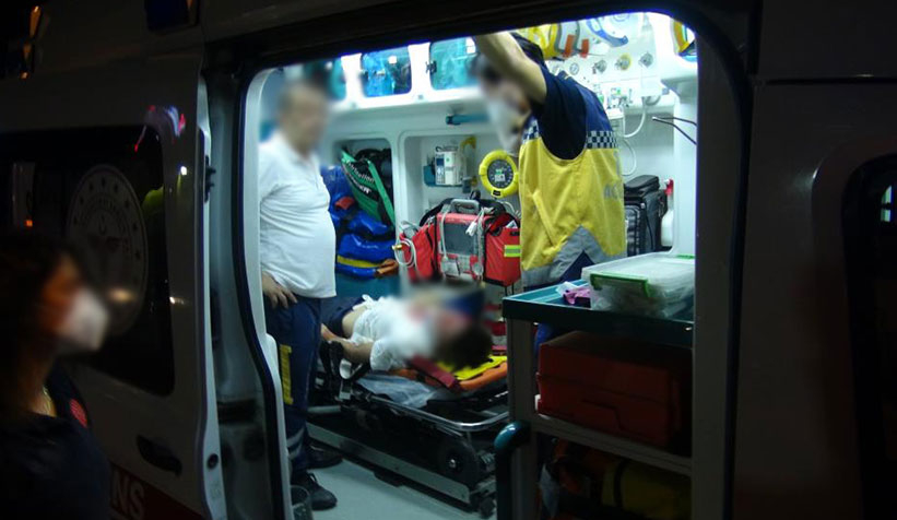 54 plakalı otomobil kaza yaptı: 1'i ağır 4 yaralı