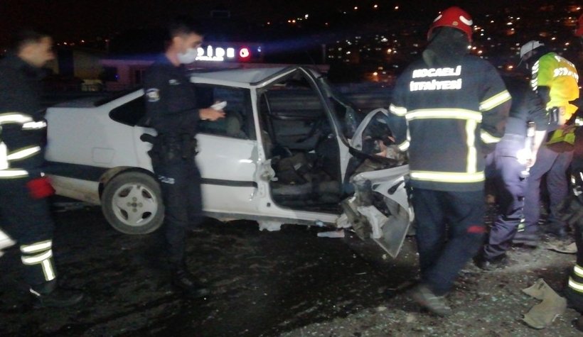 54 plakalı otomobil kazaya karıştı: 1'i ağır 2 yaralı