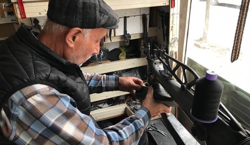 59 yıllık deri ustası teknolojiye inat mesleğini yaşatıyor