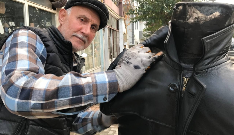 59 yıllık deri ustası teknolojiye inat mesleğini yaşatıyor