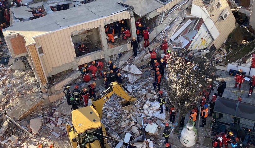 6-katli-bina-coktu-sakarya-dan-ekip-sevk-edildis0vjsgvmmz