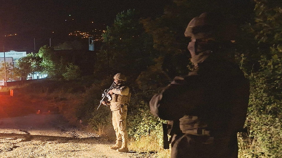 6 kişinin yaralandığı çatışma sonrası komandolar mahallede önlem aldı