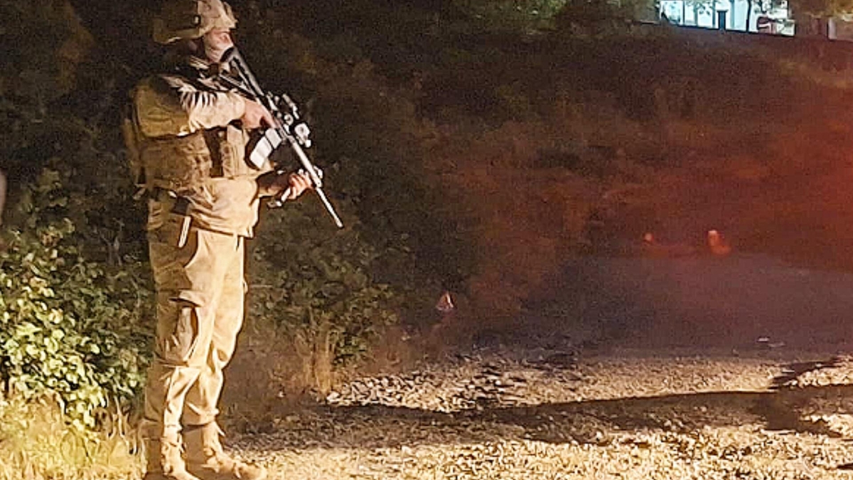 6 kişinin yaralandığı çatışma sonrası komandolar mahallede önlem aldı