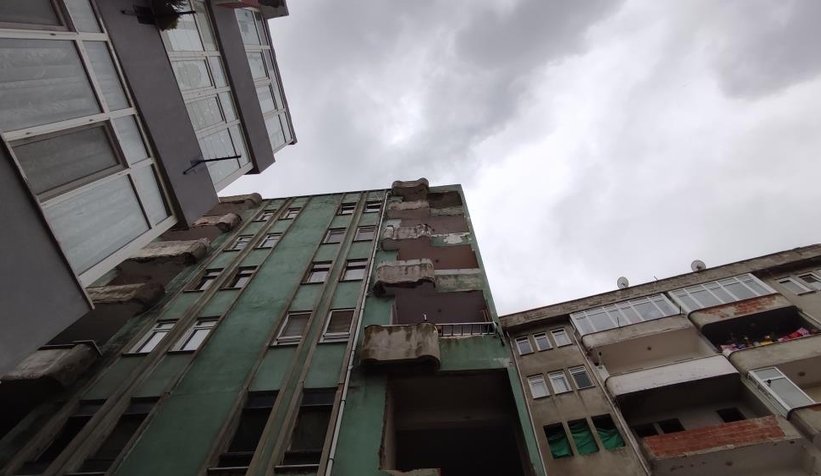 6'ncı kattan düşüp öldü