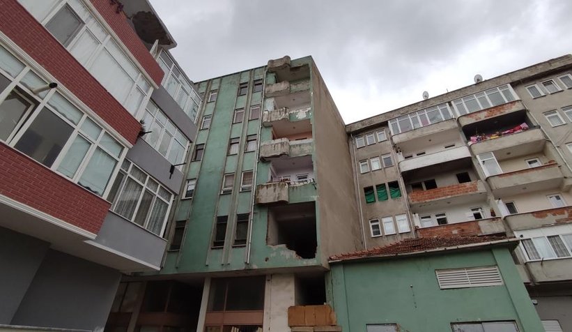 6'ncı kattan düşüp öldü