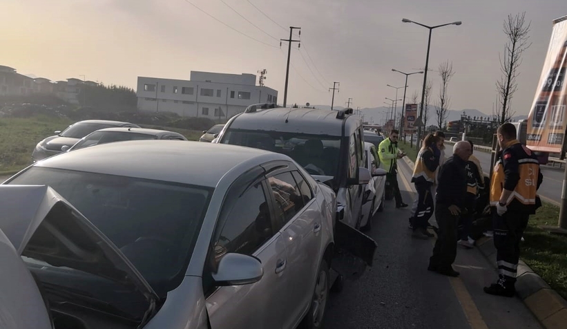 7 araçlı zincirleme kaza: 5 yaralı