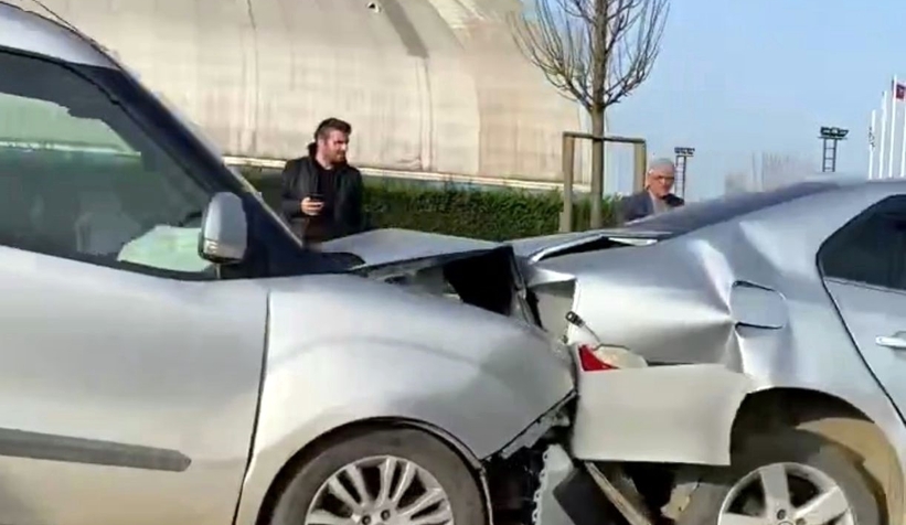 7 araçlı zincirleme kaza: 5 yaralı