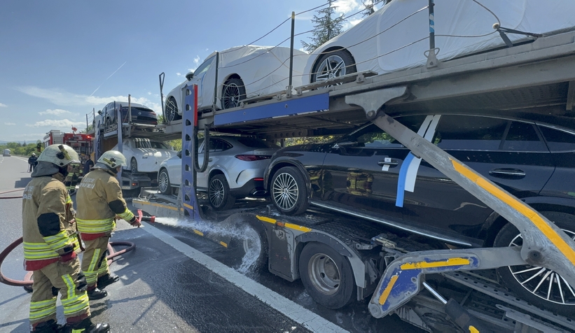 7 lüks otomobil yanmaktan kurtarıldı