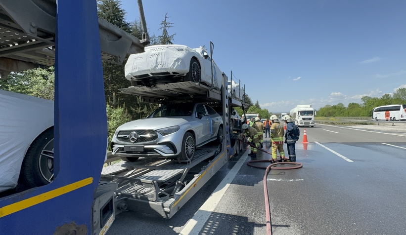 7 lüks otomobil yanmaktan kurtarıldı