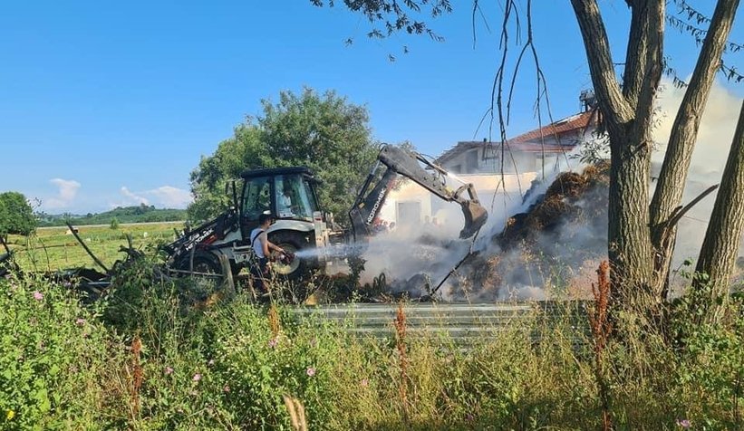 700 saman balyası kül oldu